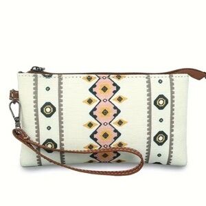 Southwestern wristlet